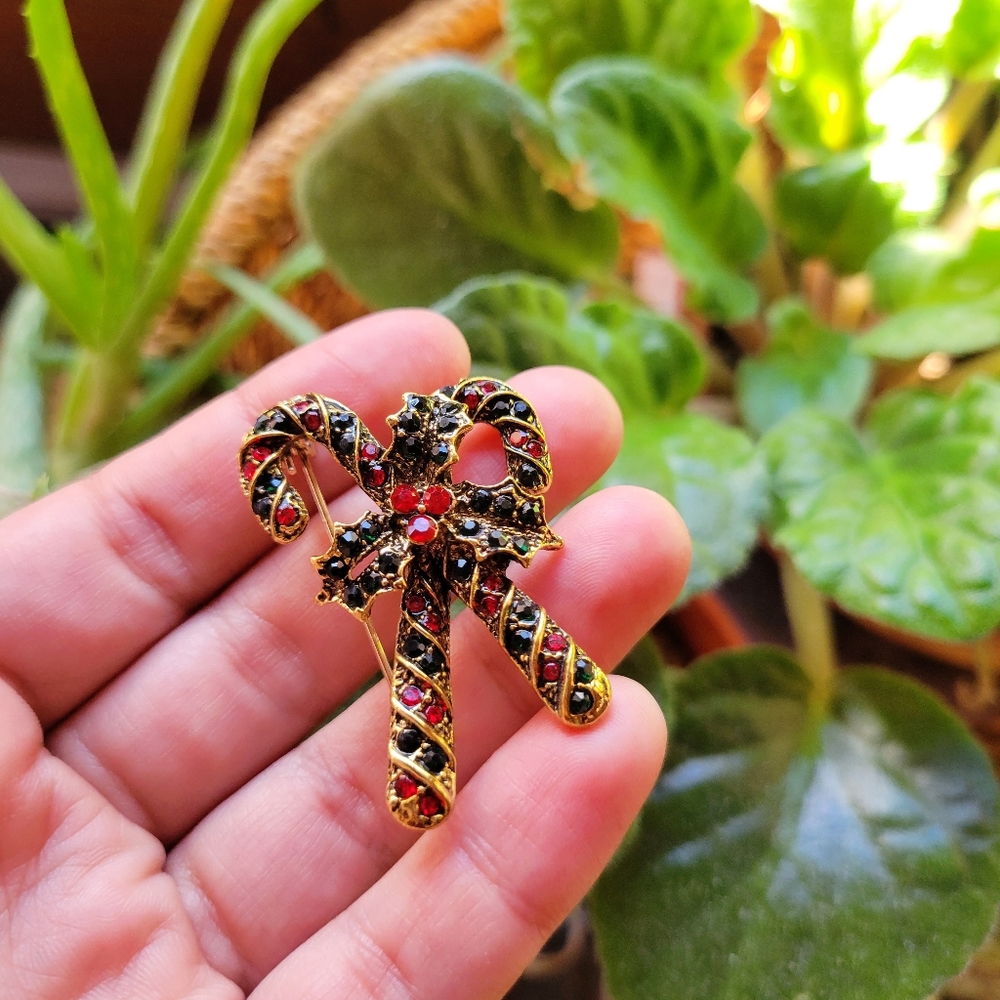 New Candy Cane Wreath Brooch Pin